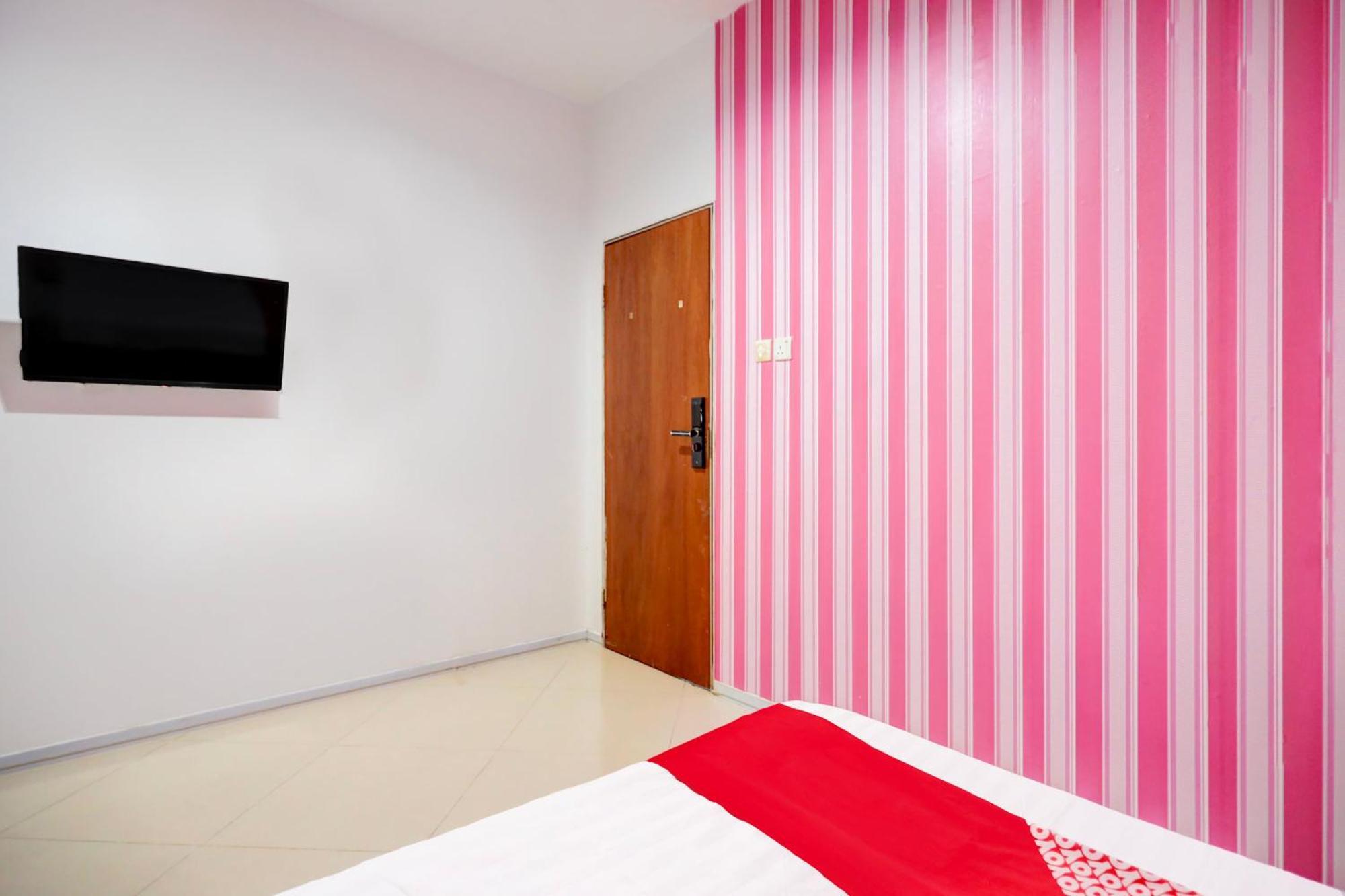 Oyo 92586 Happy 777 Hotel Nagoya Kültér fotó